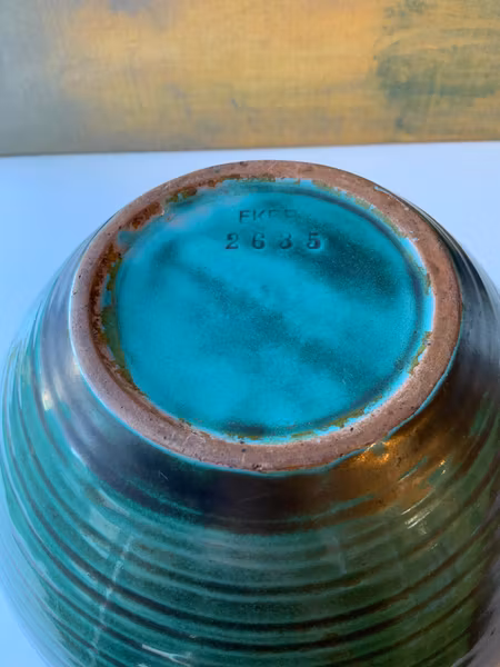 Globe vase 2635