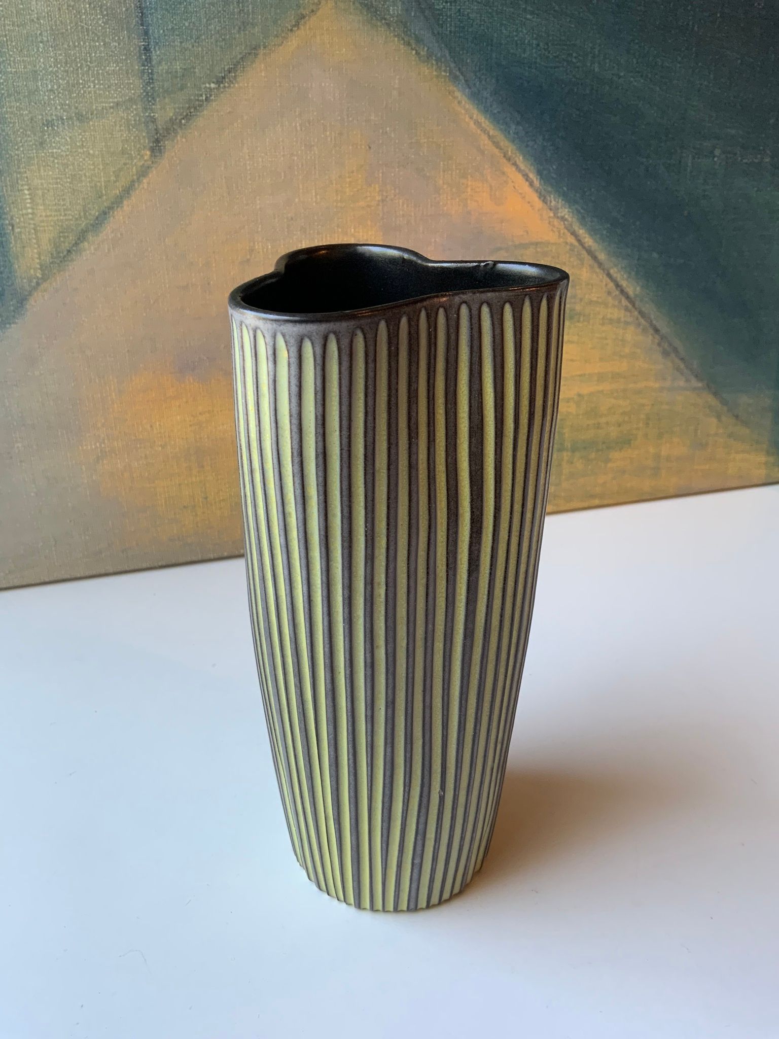 Tricorn vase 2280