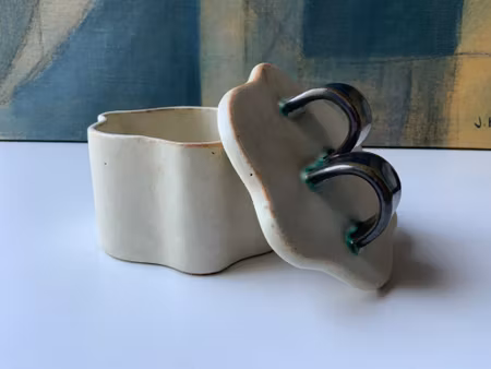 Tobacco jar 10
