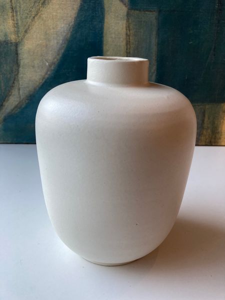 White vase 2616/8