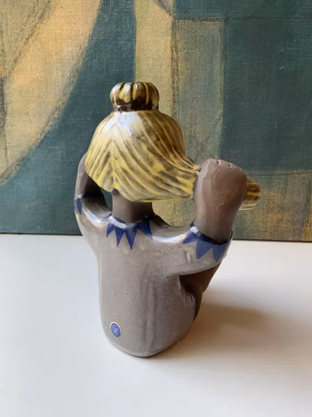 Linda figure 8085D