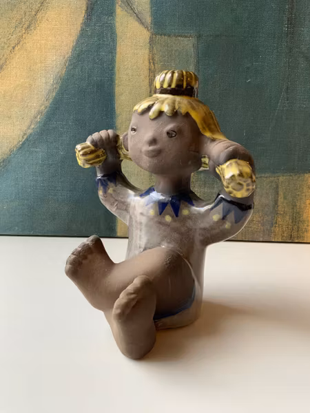 Linda figure 8085D
