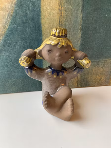 Linda figure 8085D