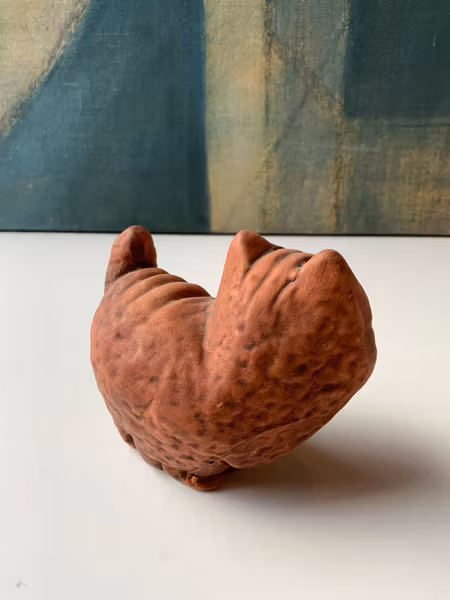 Angry cat figure