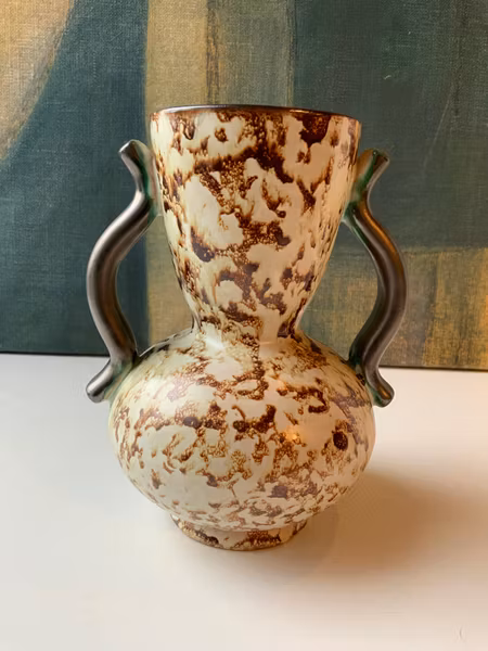 Speckled vase 282