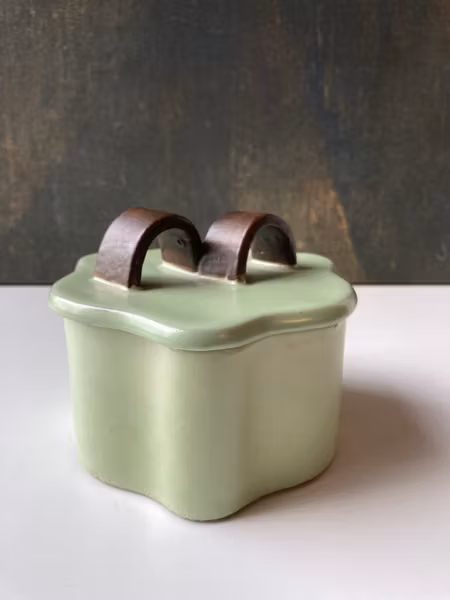 Green tobacco jar 10