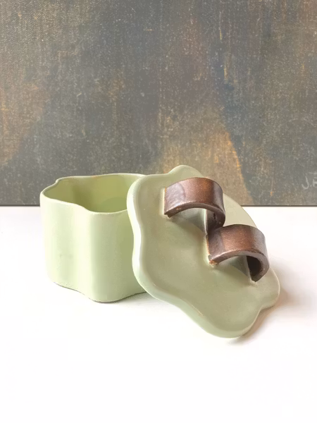 Green tobacco jar 10