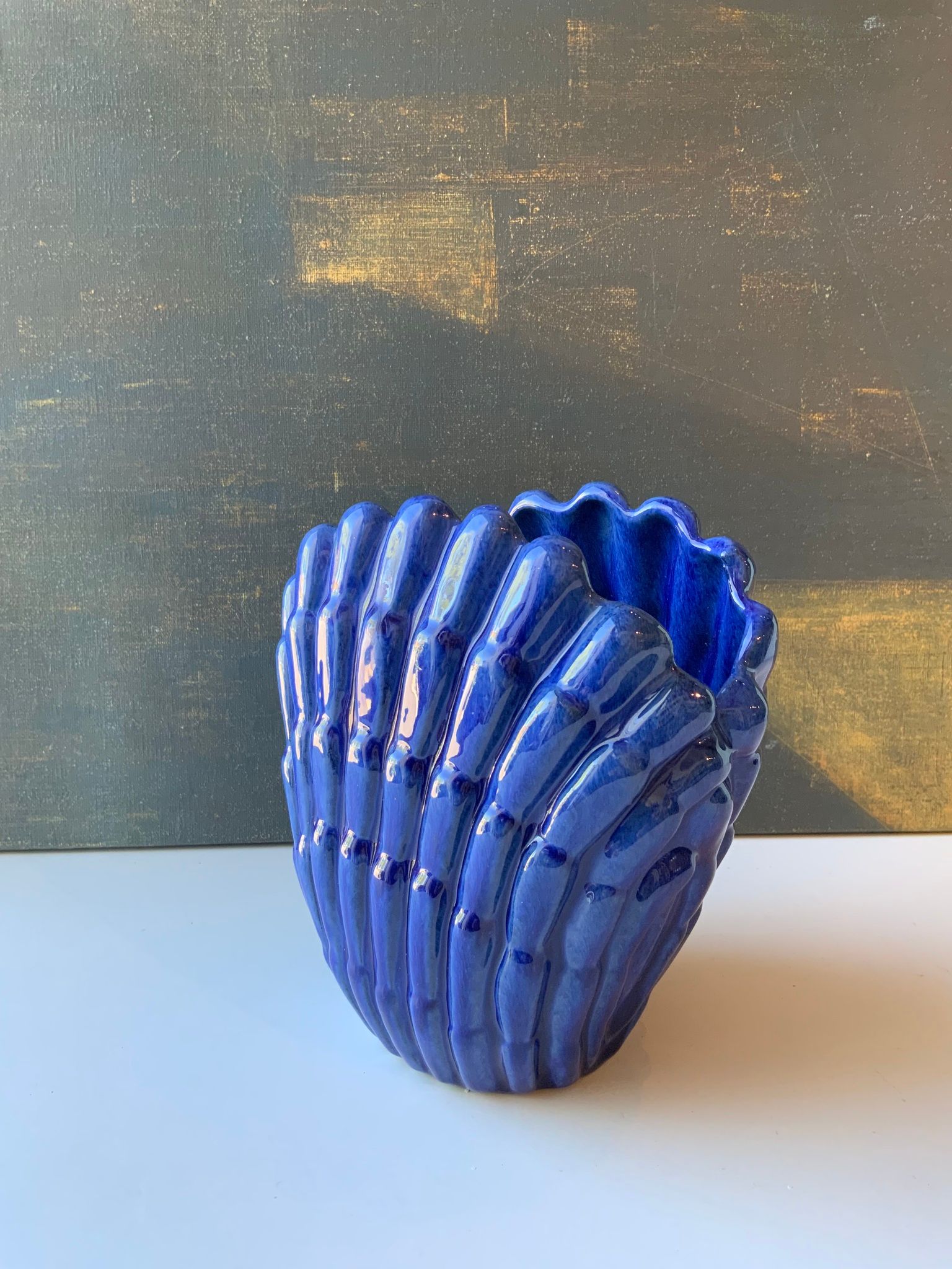 Blue shell vase 342