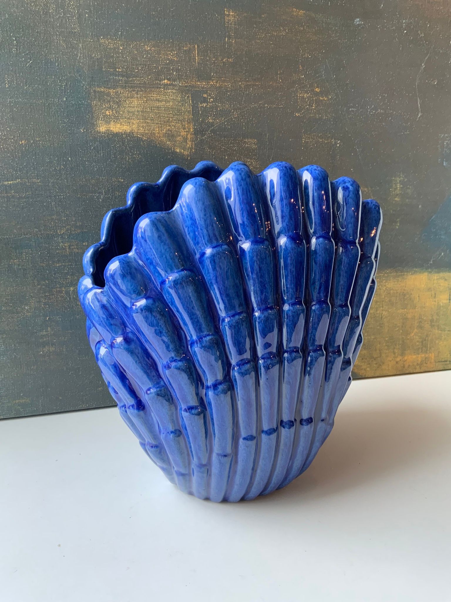 Large blue shell vase 343