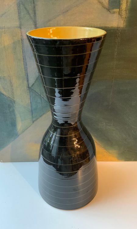 Spiral patterned floor vase 39