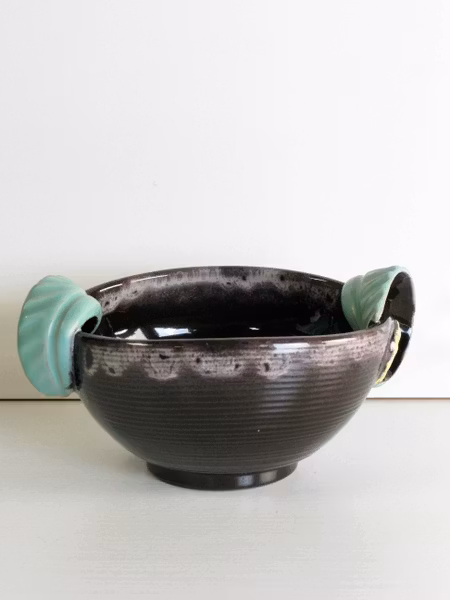 bowl 102 with green handles
