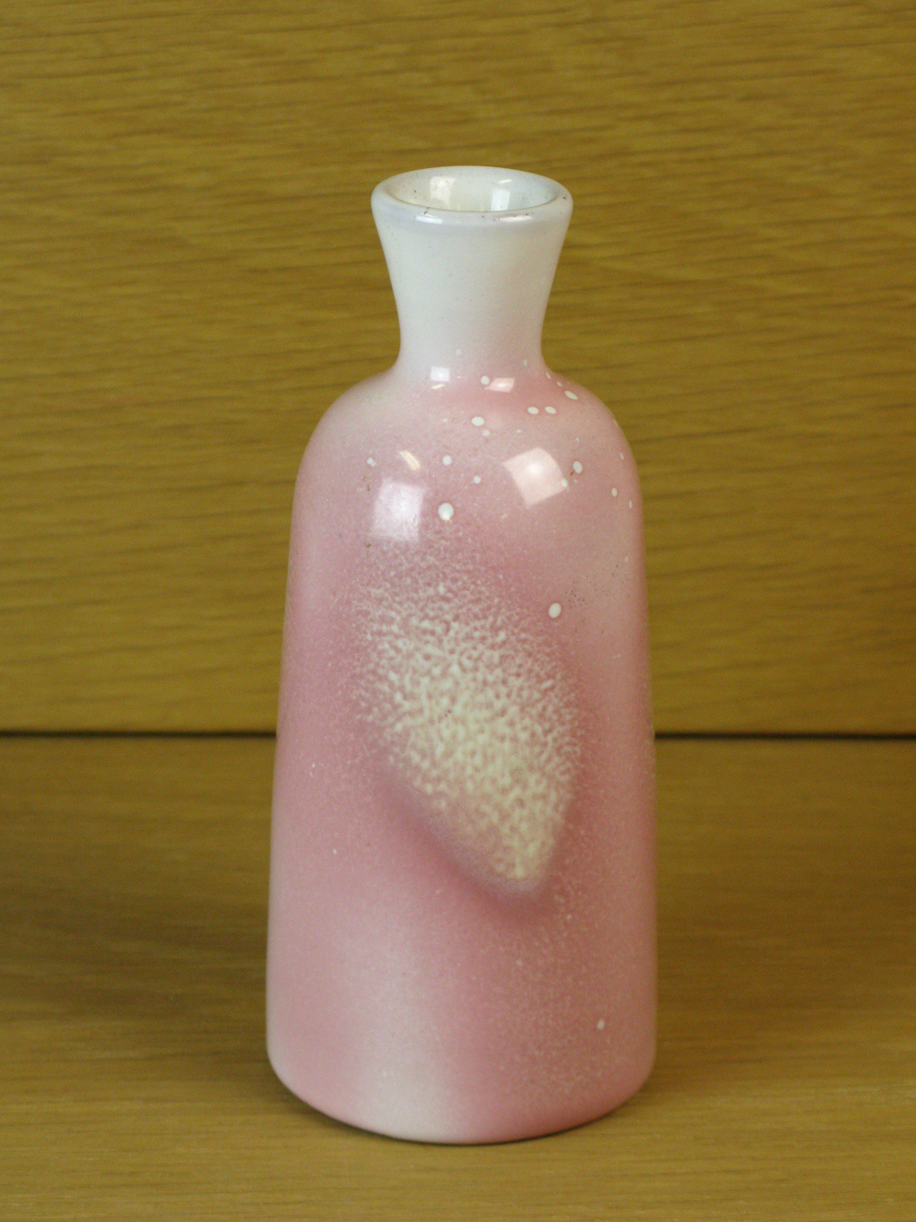 Pink vase 671
