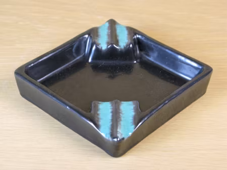 Black ashtray 2678