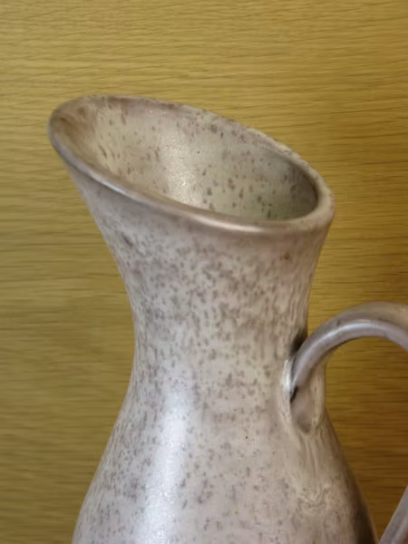 grey pitcher 17