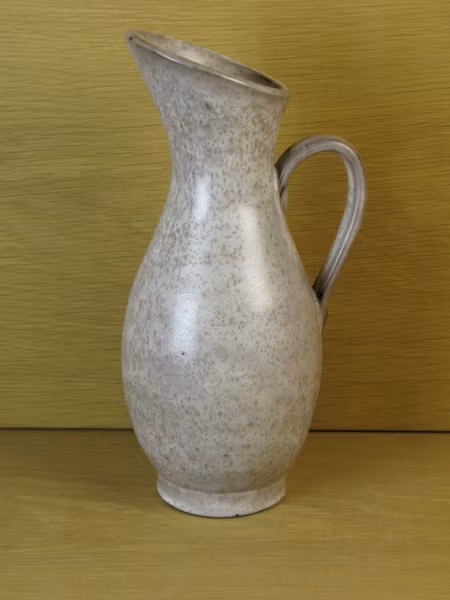 grey pitcher 17