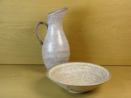 grey pitcher 17