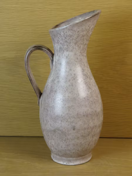 grey pitcher 17