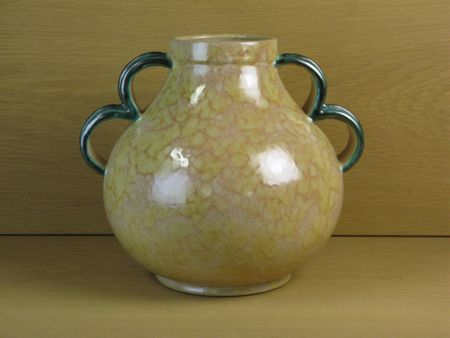 large yellowish vase / green handles 3328