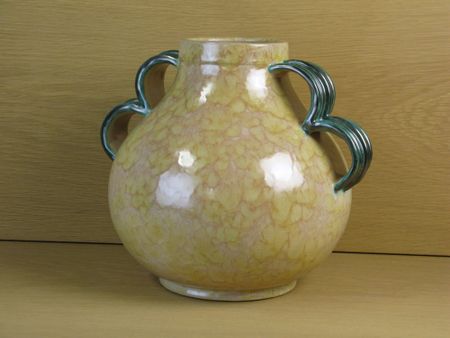 large yellowish vase / green handles 3328