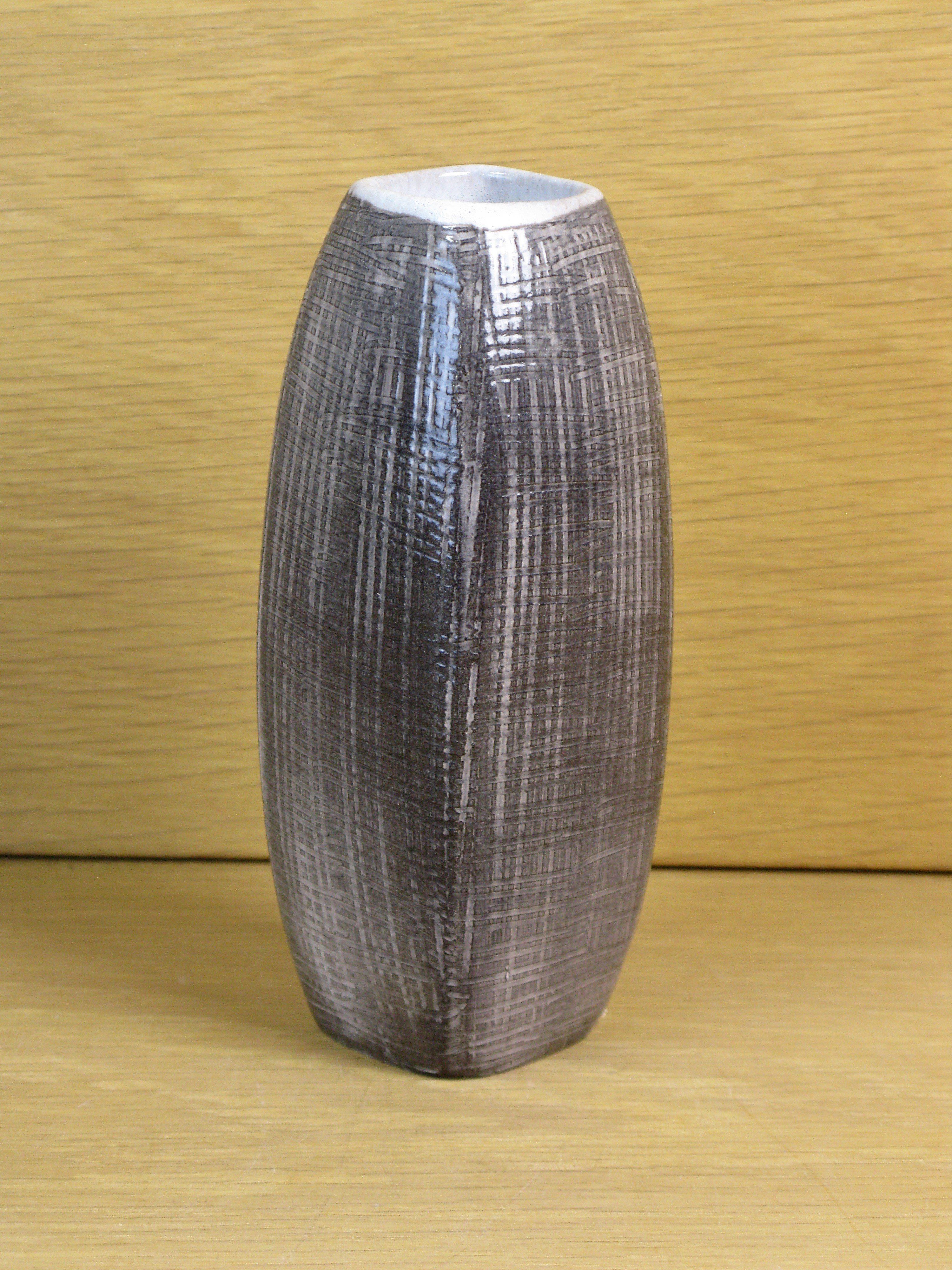 presenta vase 2225