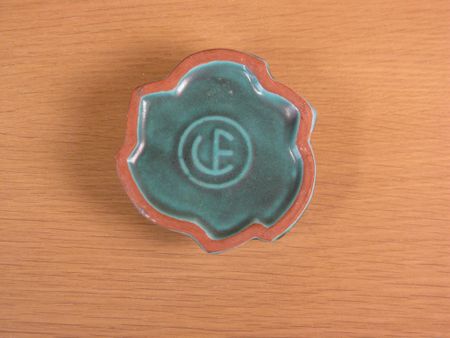 2 green leaf candlesticks