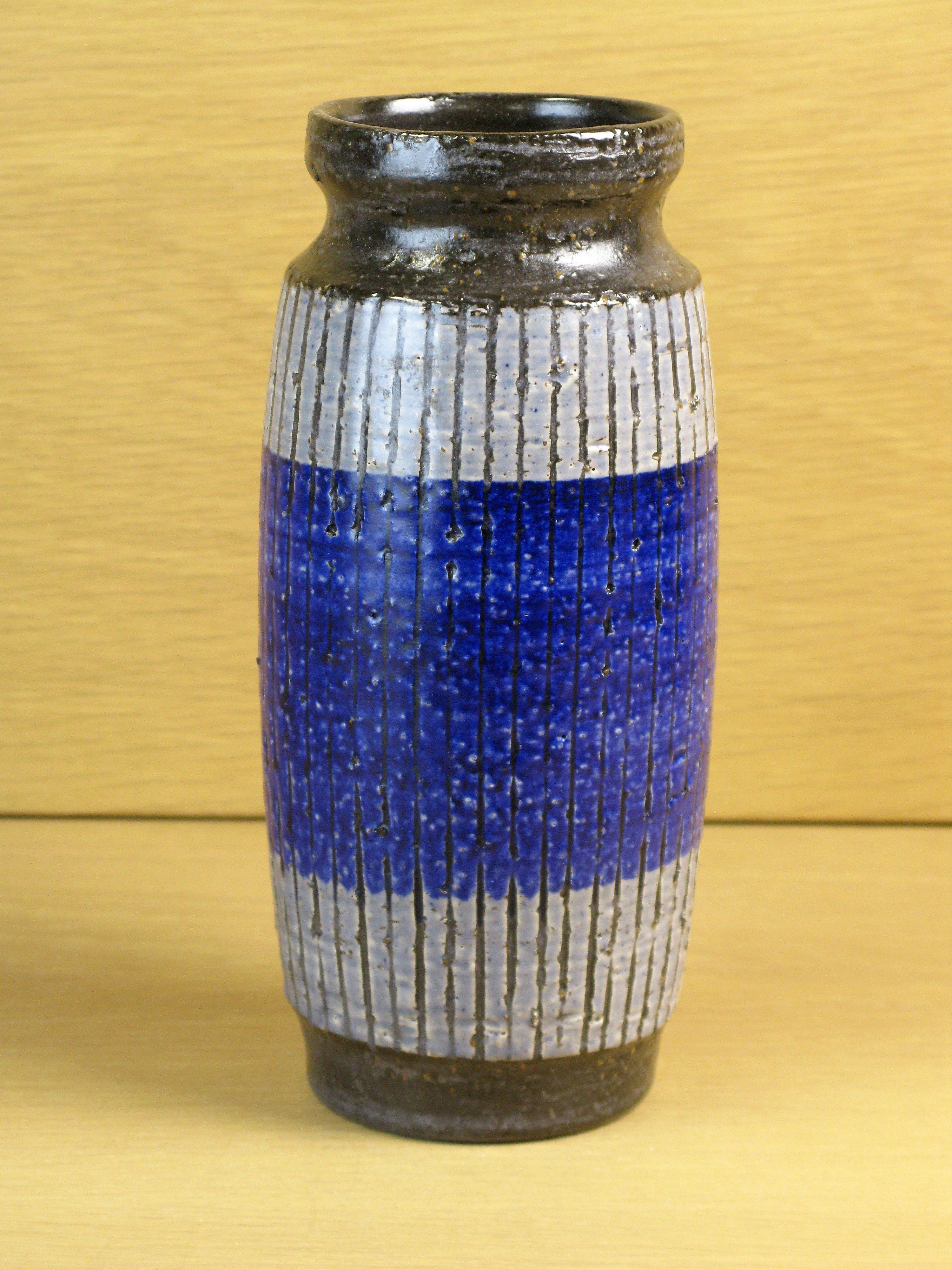 buster vase 9039