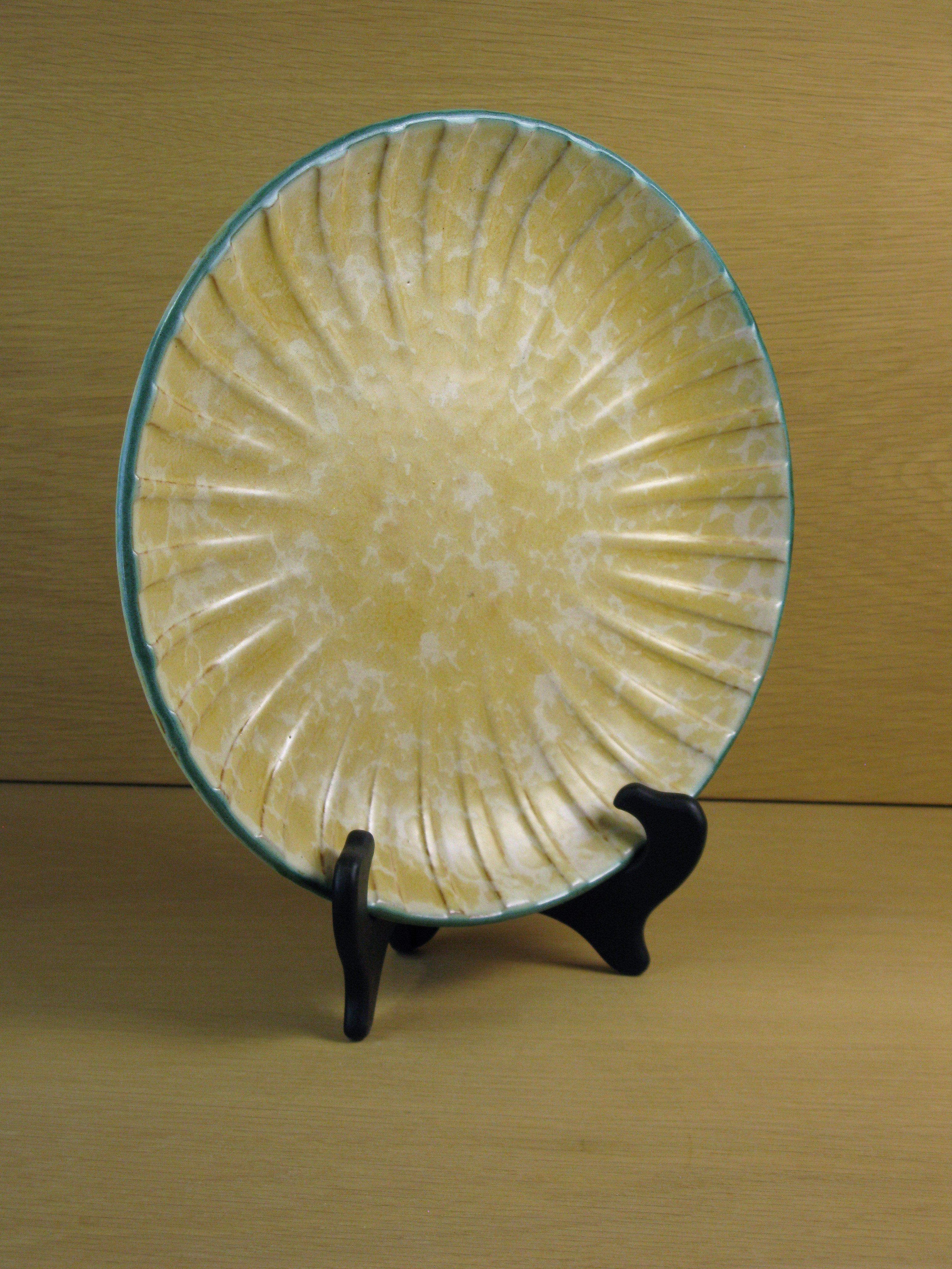 Yellowish/green plate 19