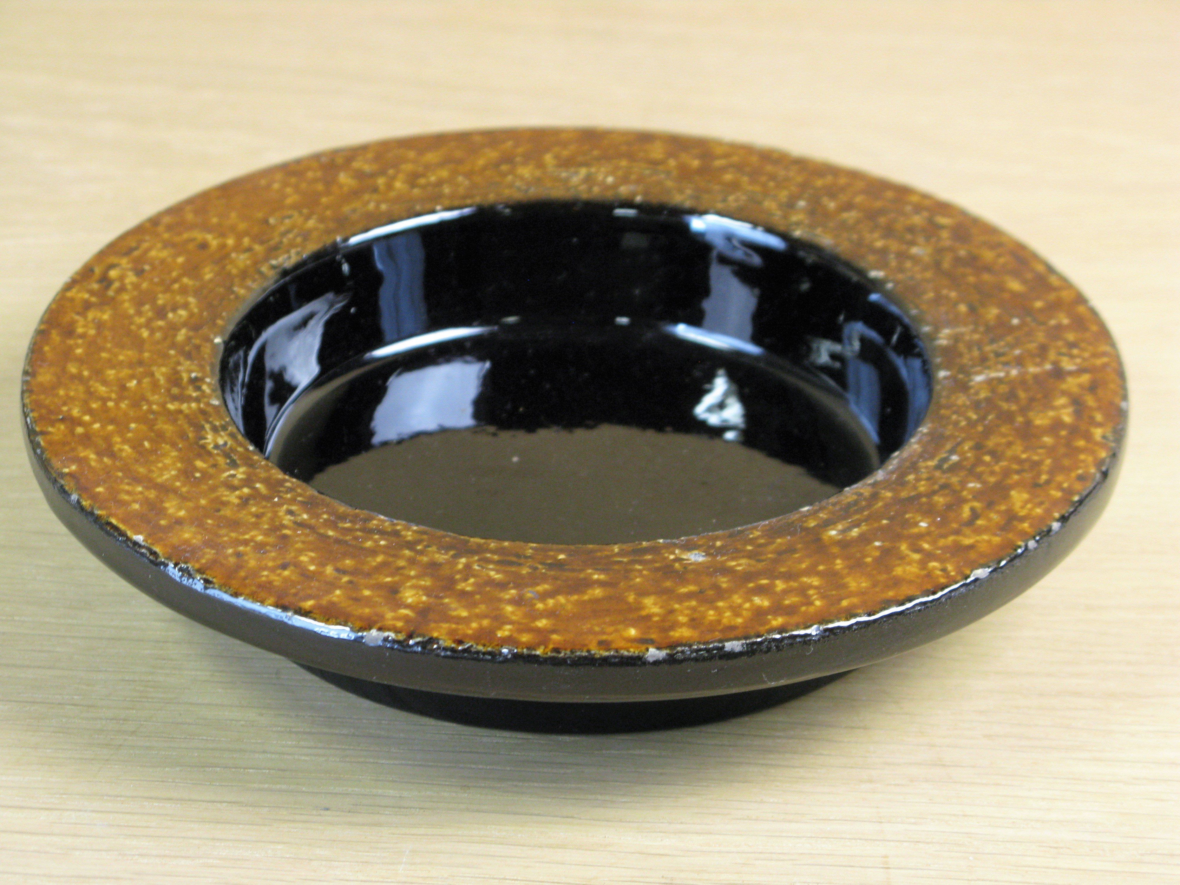 brownish ashtray 1037/30