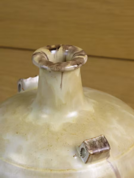 yellowish/brown vase 3111
