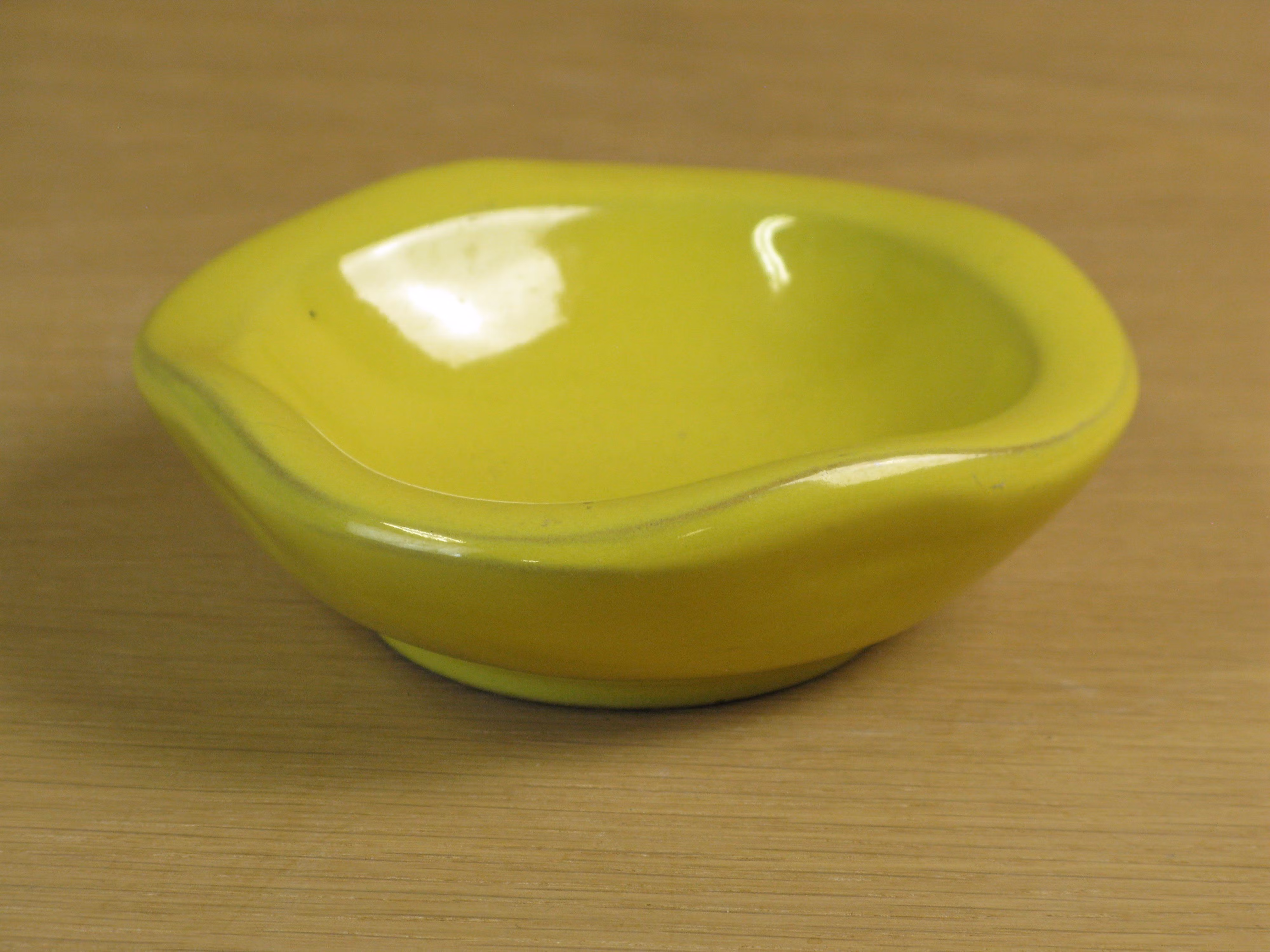 yellow ashtray 57