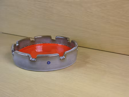 grey/red ashtray 1013m