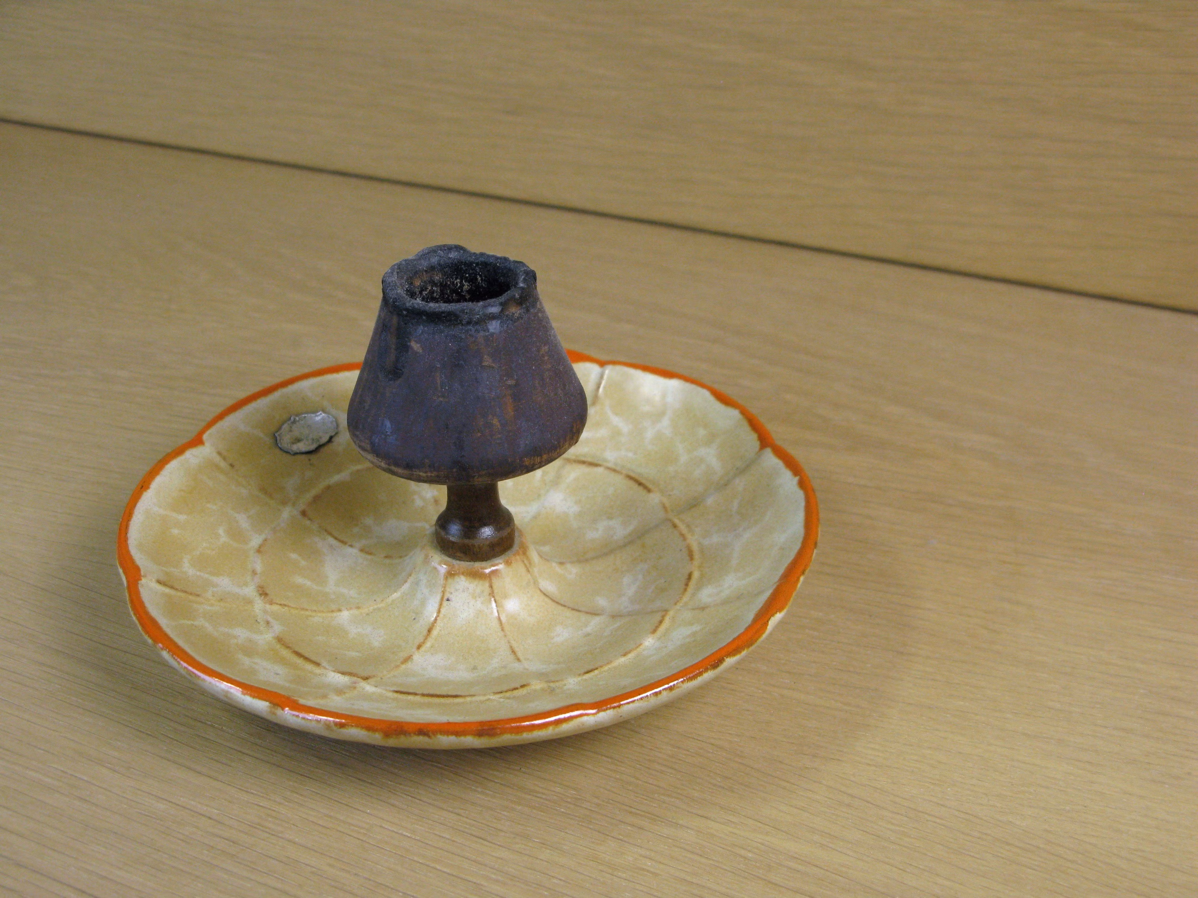 yellowish/orange ashtray 35