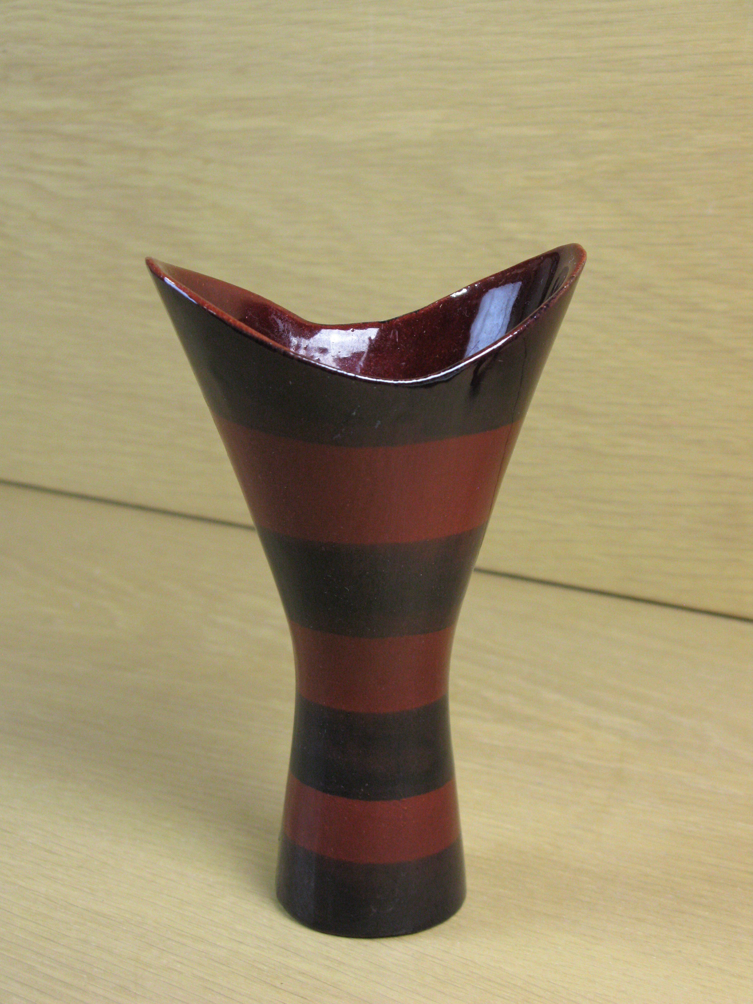 röda band vase 767 SOLD
