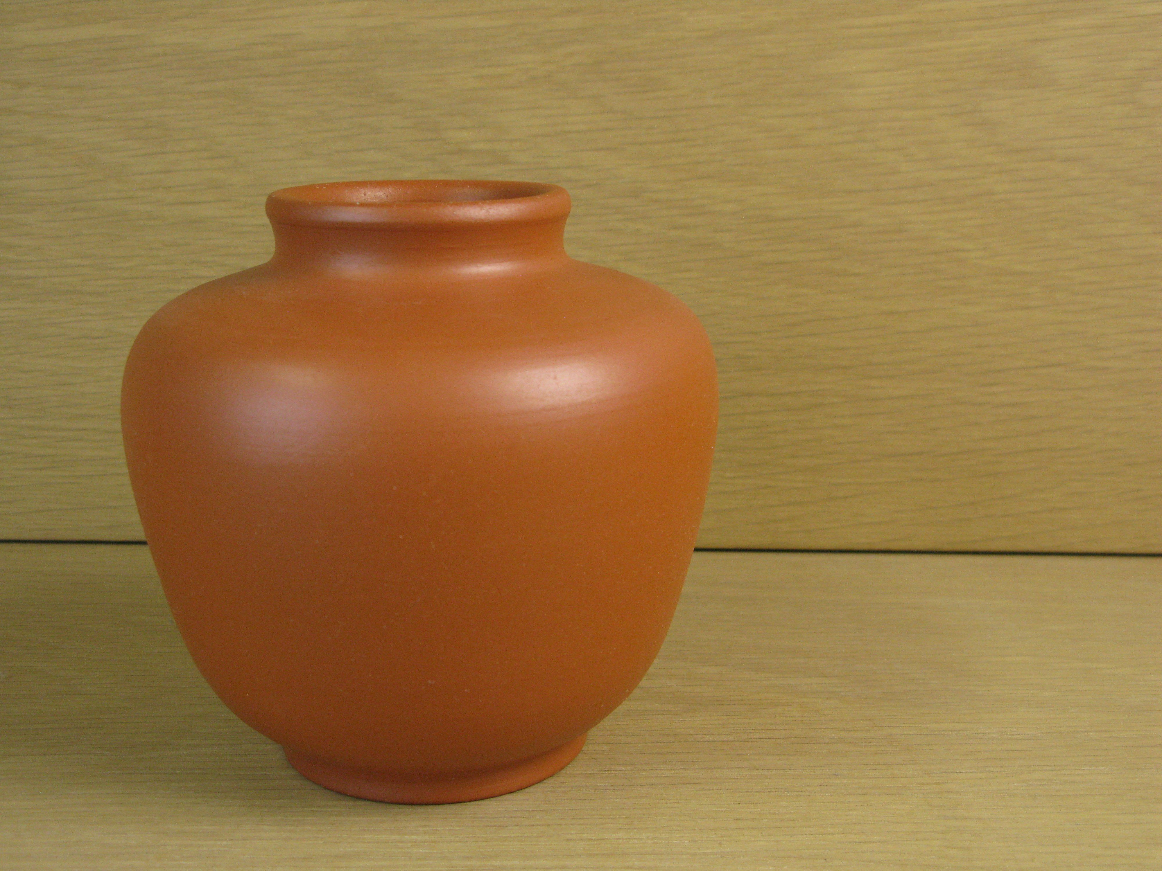terracotta vase 1001