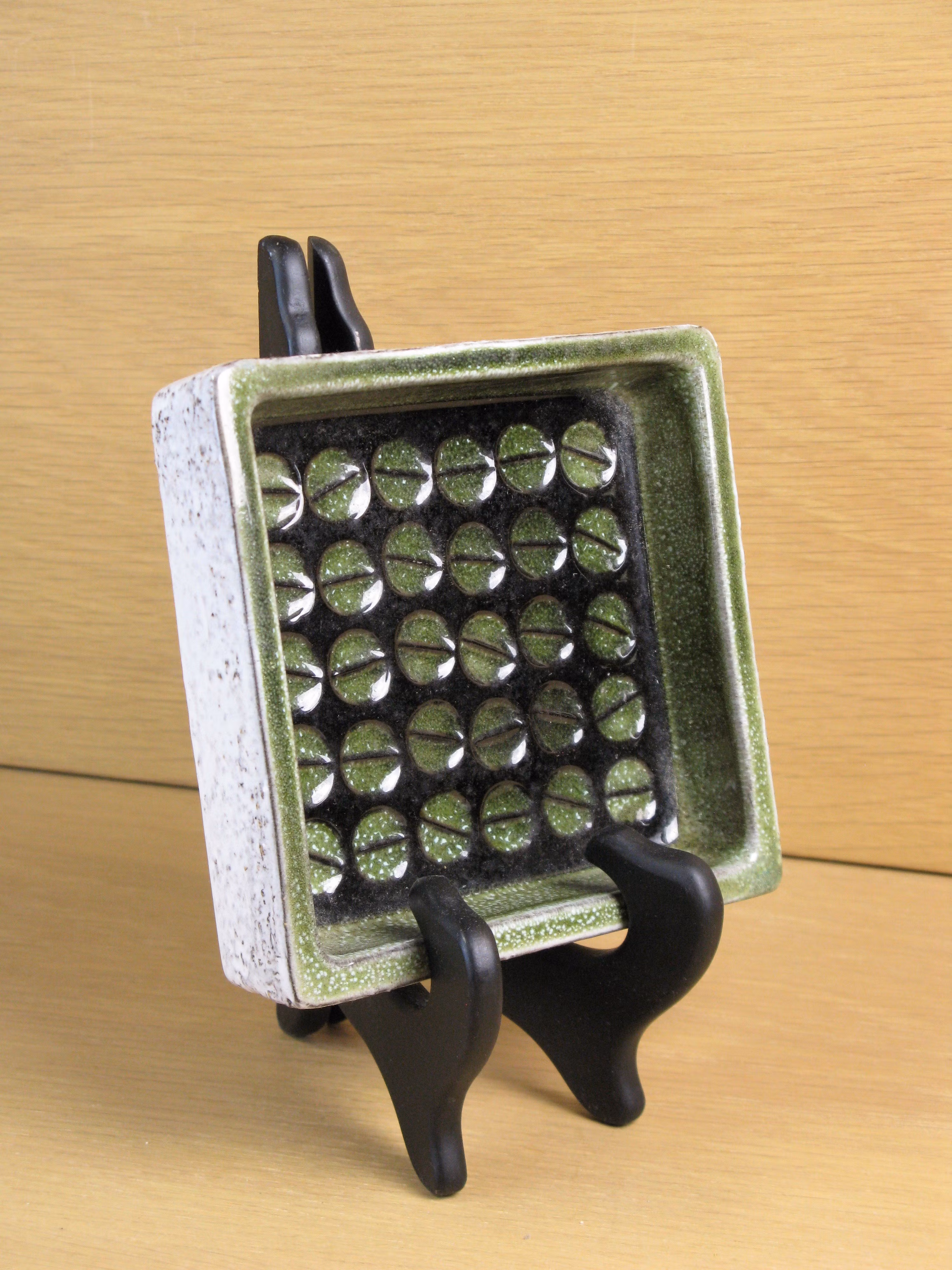 green/white ashtray 43130/207