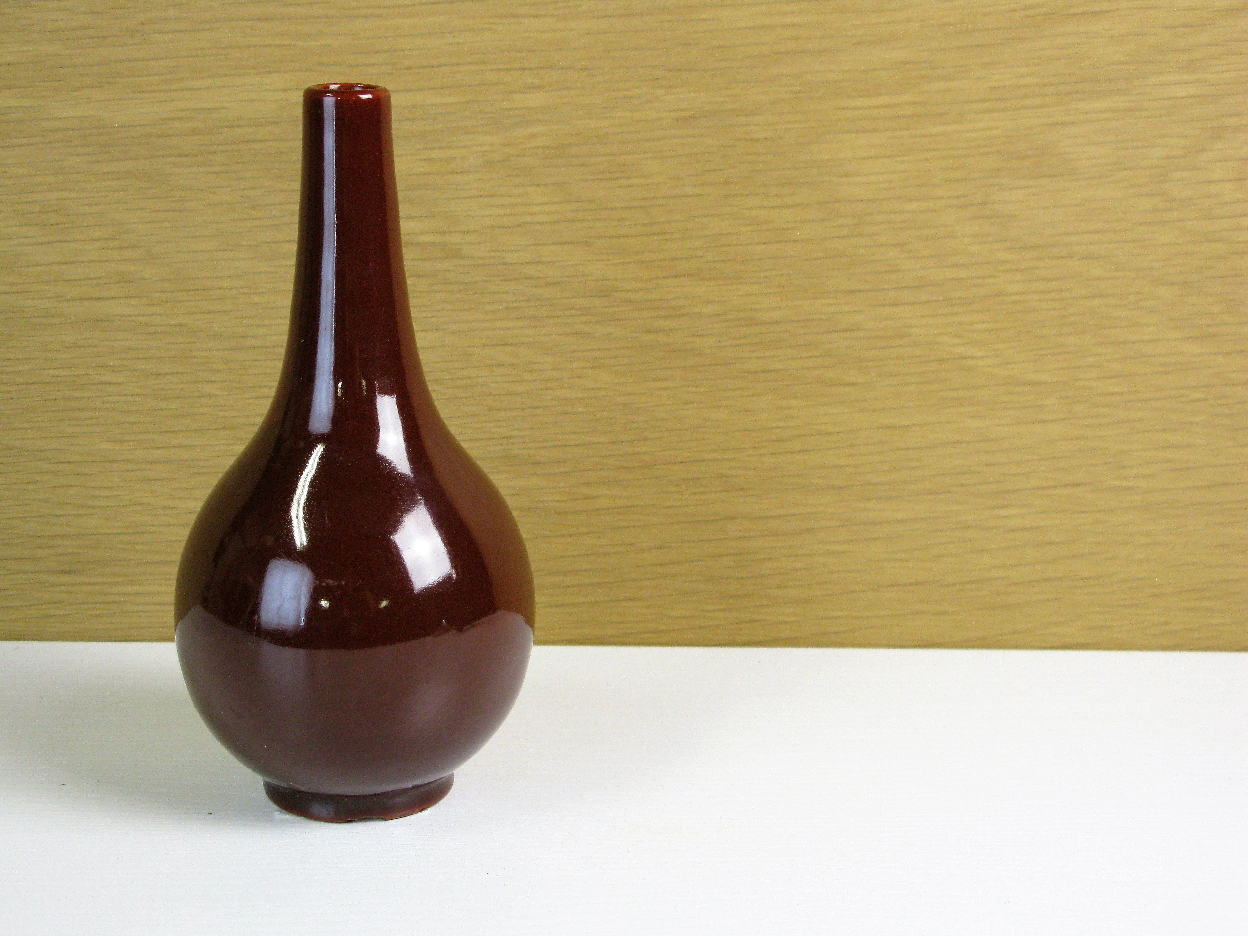 burgundy vase 394