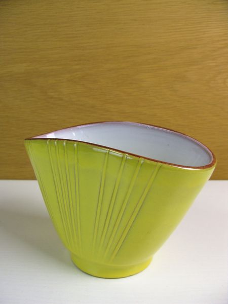 yellow vase 575