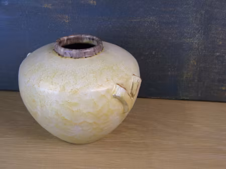 yellowish/brown vase 2760