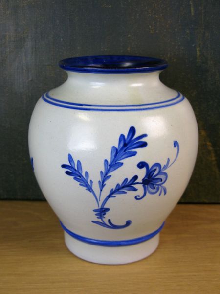 grey/blue urn 1645