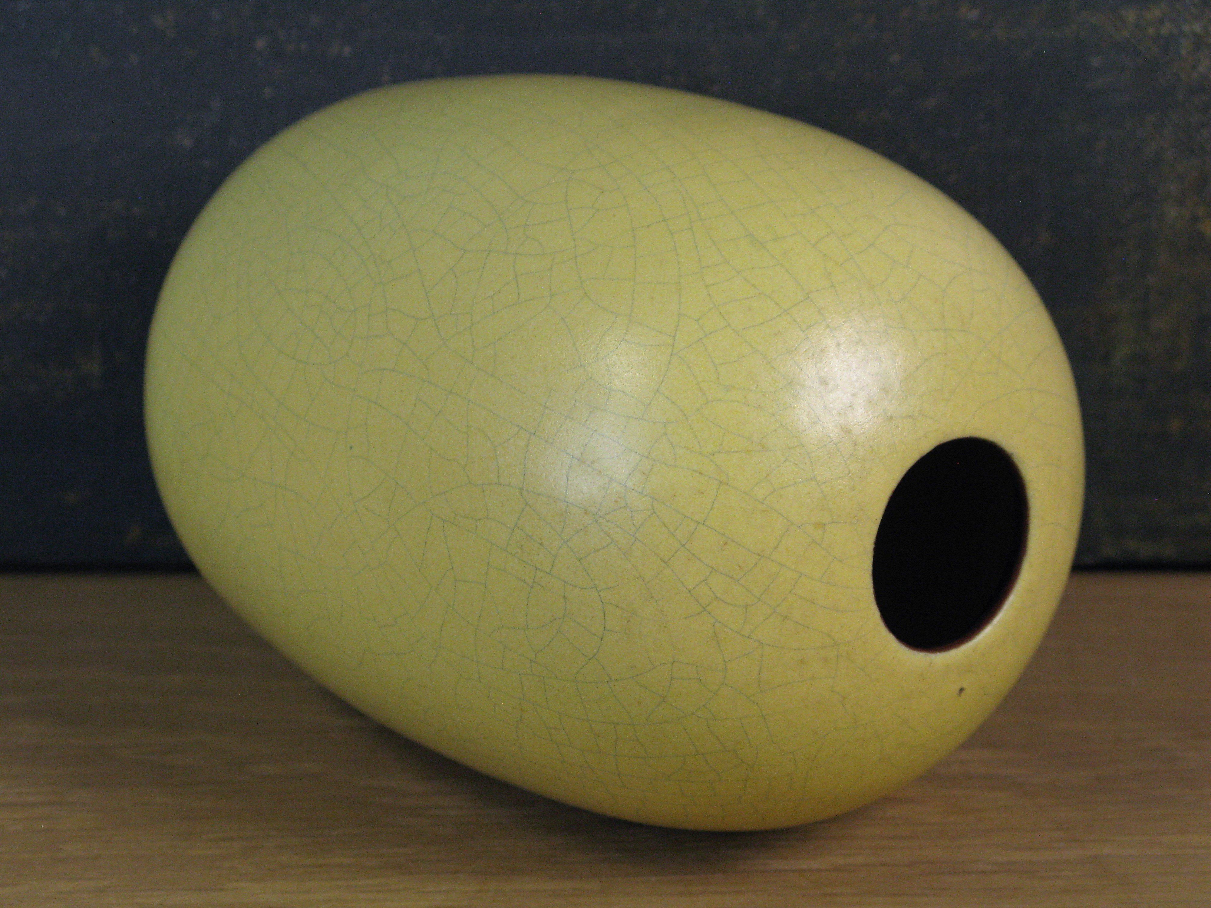 yellow vase 213