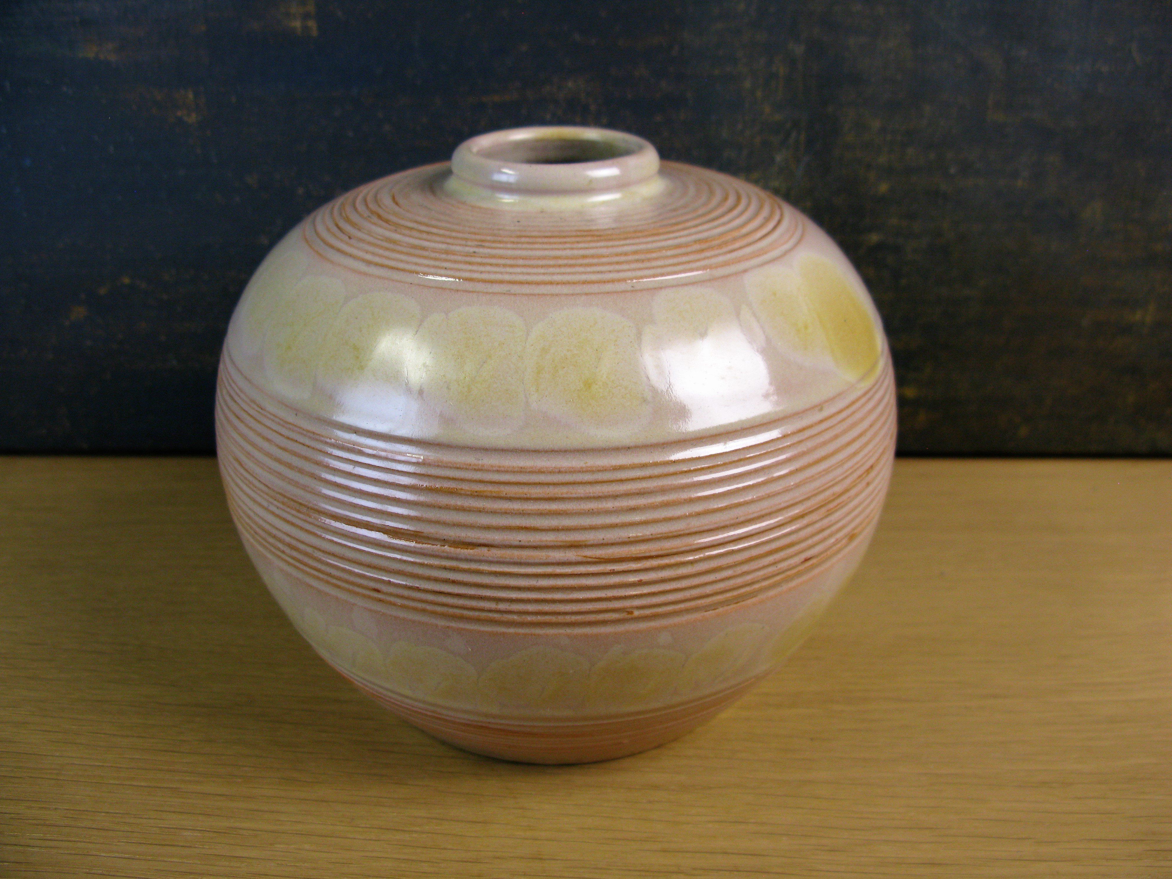 yellowish vase 3156