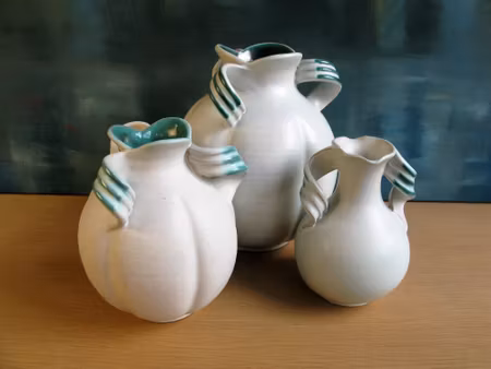 white/green vase 3304
