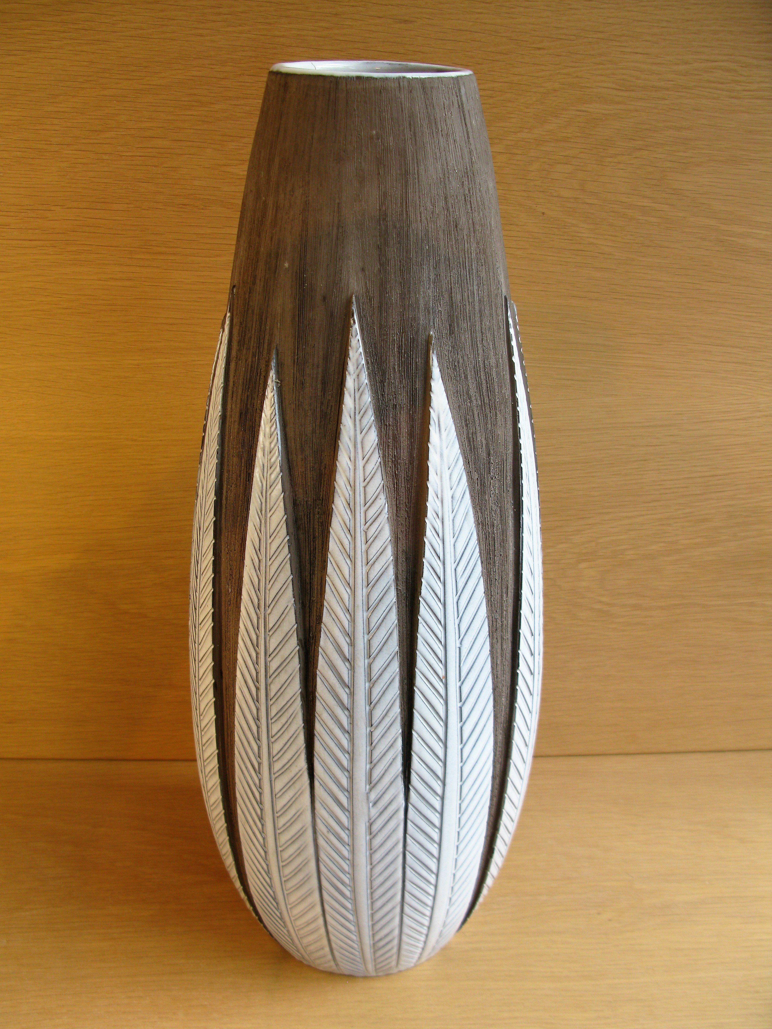 paprika vase 1081