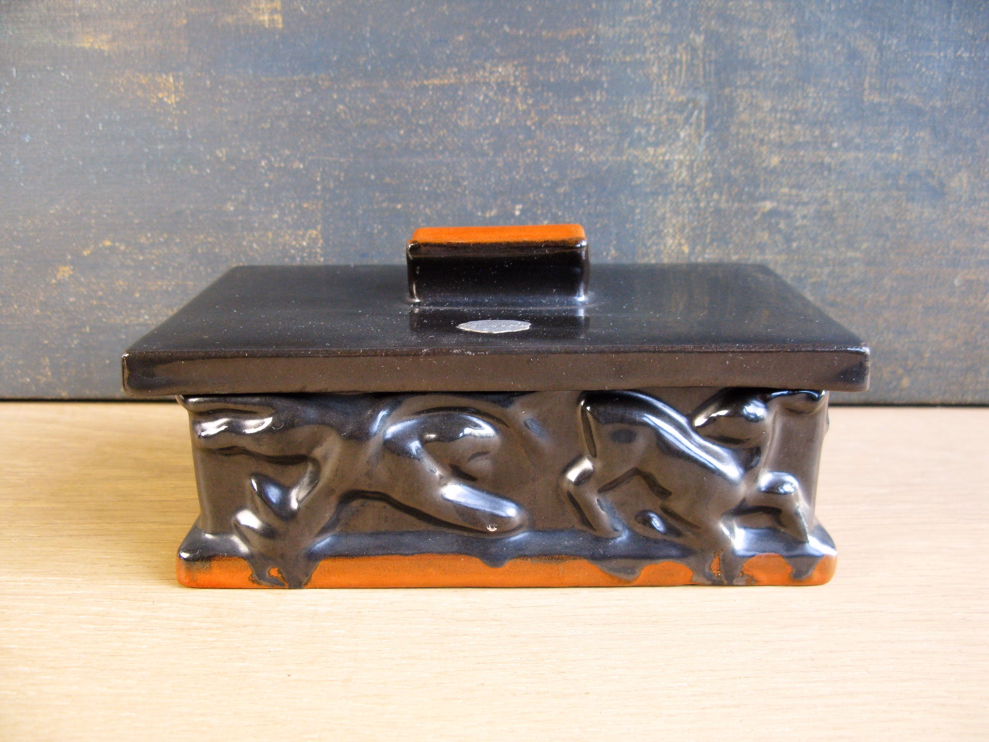 black/orange cigarette box 66