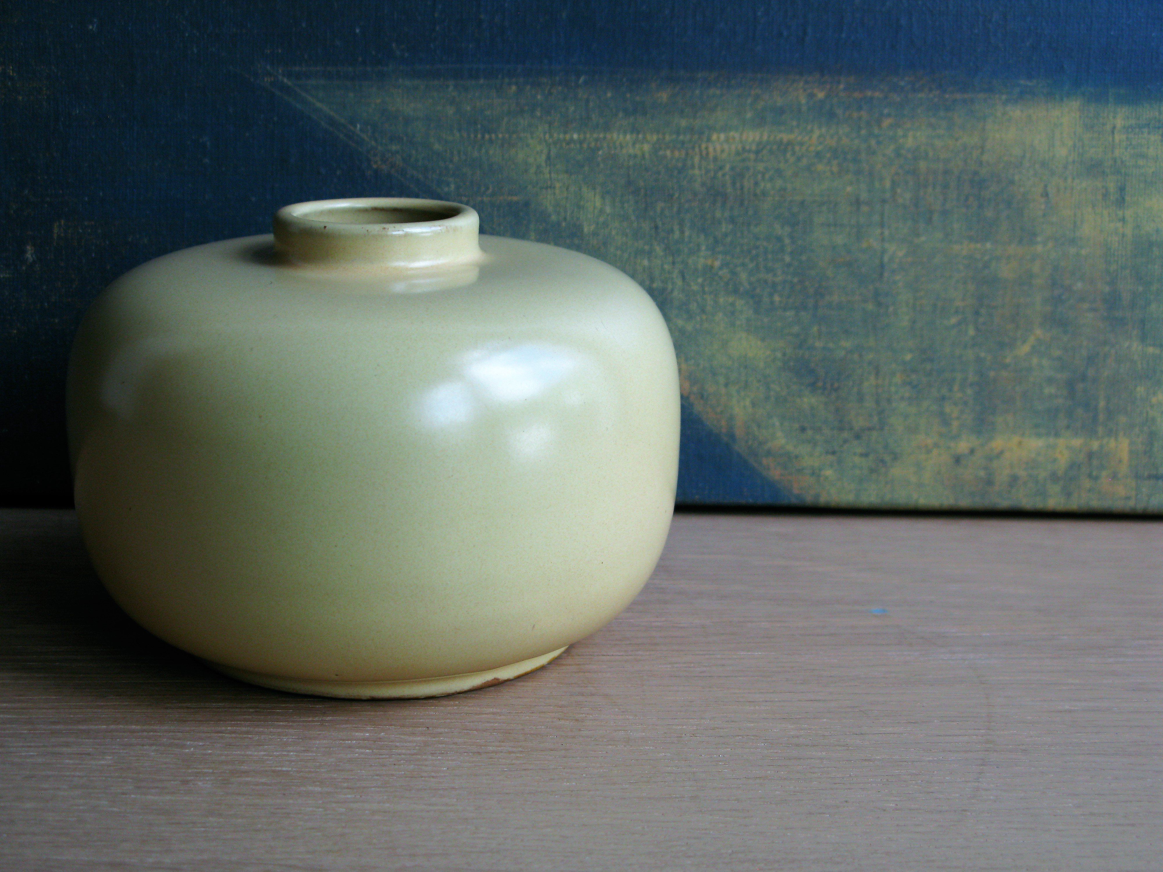 yellow vase 74