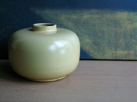 yellow vase 74