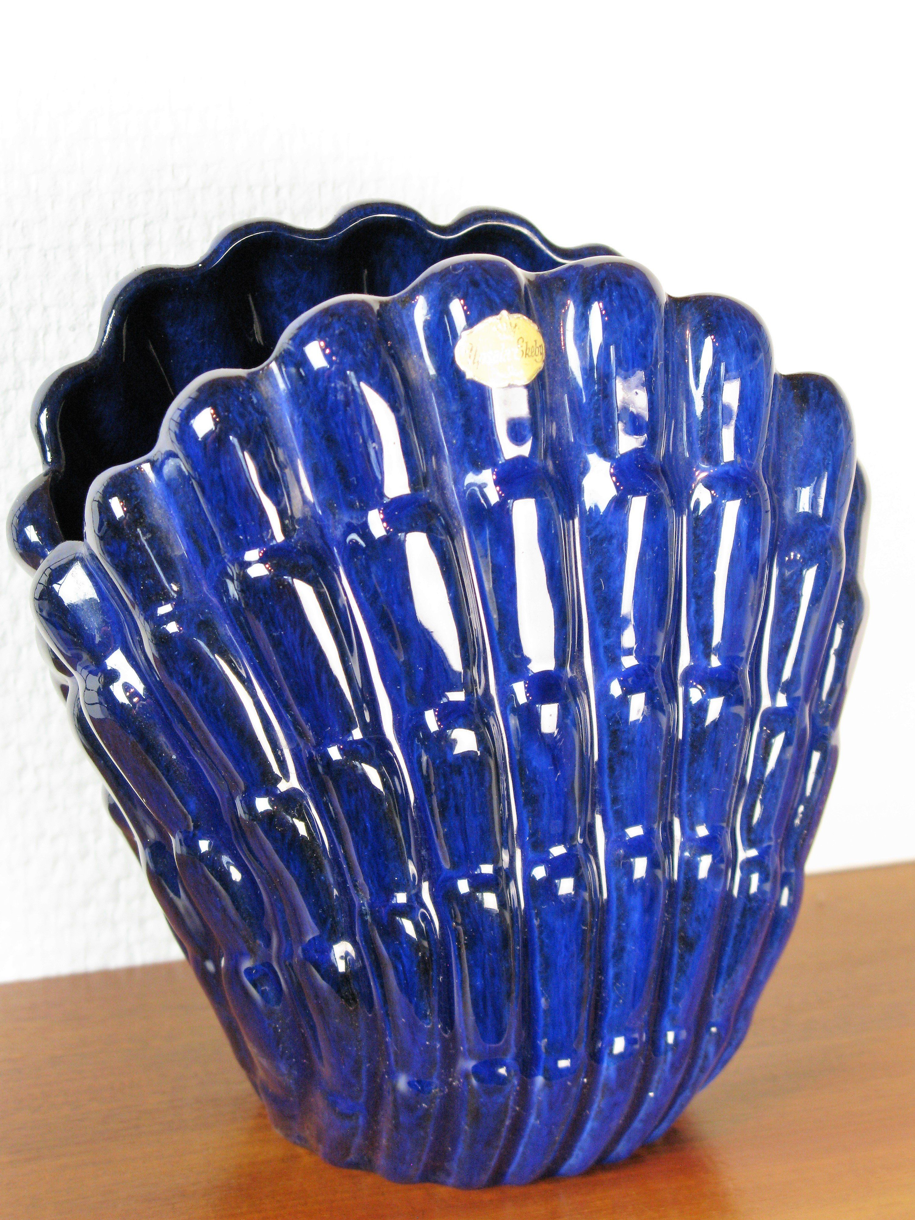dark blue vase 342