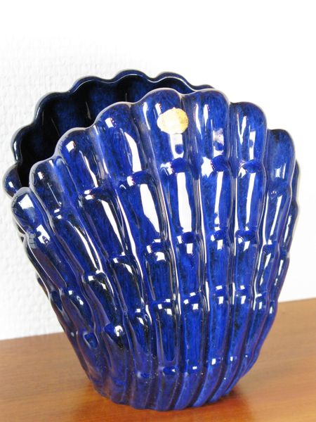 dark blue vase 342
