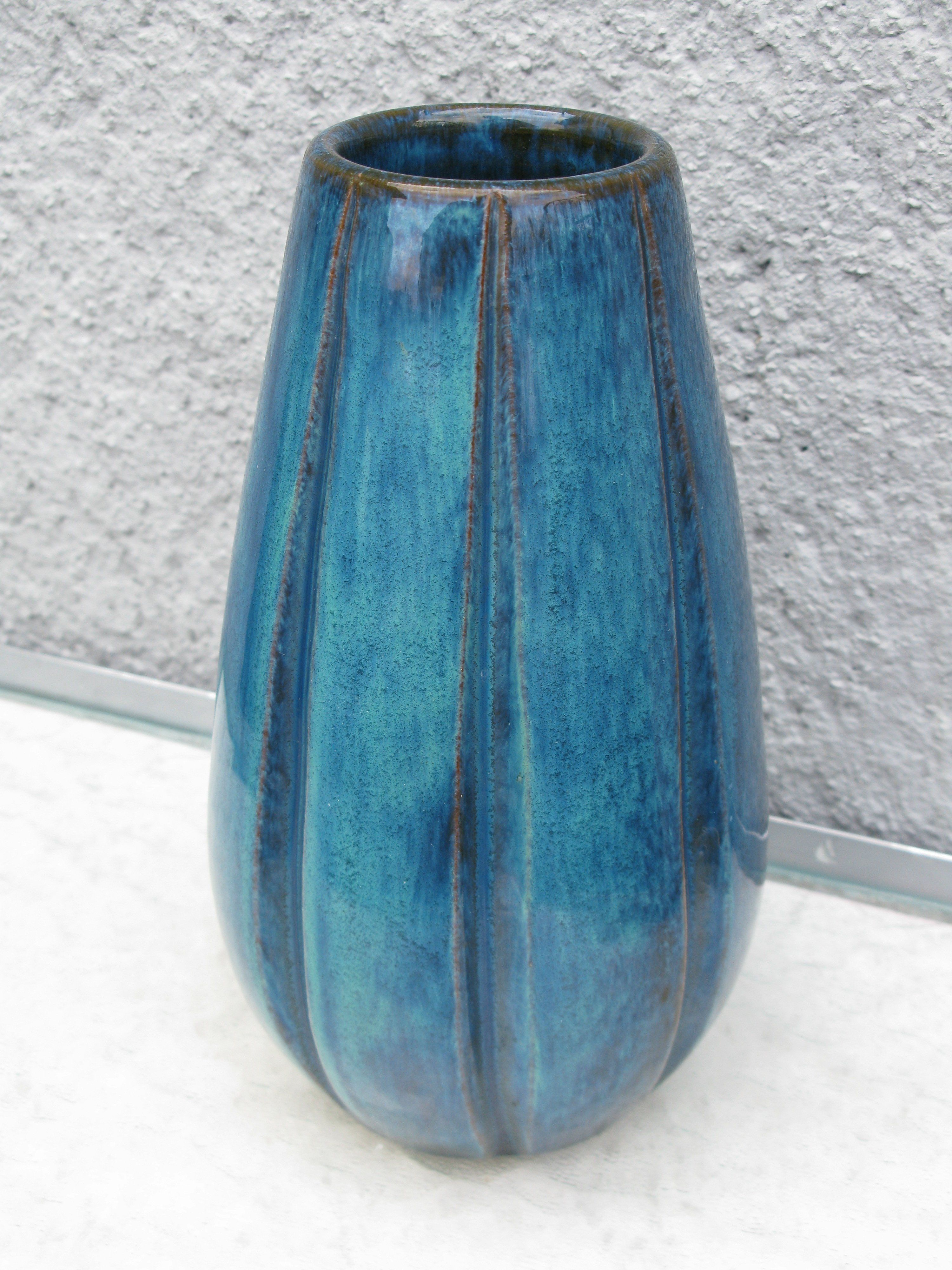 blueish vase 417