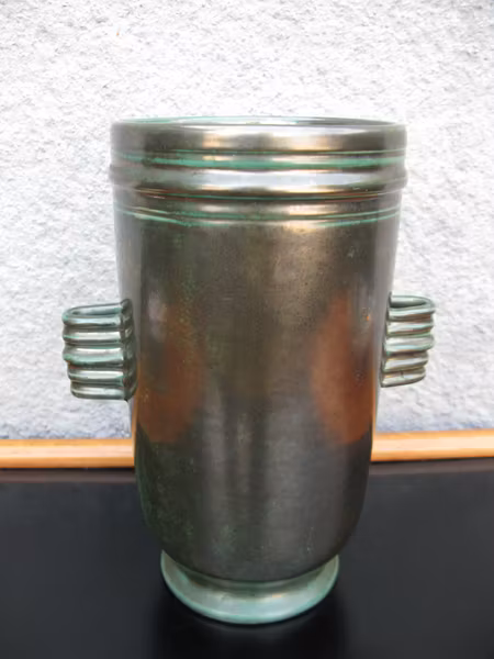 green vase 3307